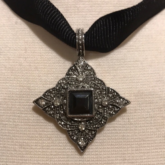 Jewelry - New Vintage ribbon choker